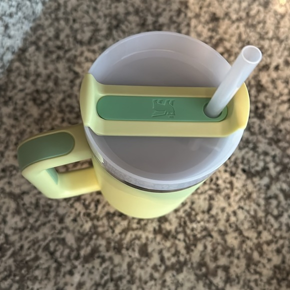 STANLEY 40oz Stainless Steel H2.0 Flowstate Quencher Tumbler -Citron - Picture 2 of 4